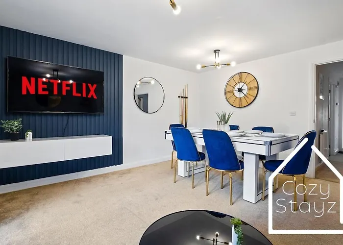 Spacious 3 Bed With Parking, Pool Table, Tvs