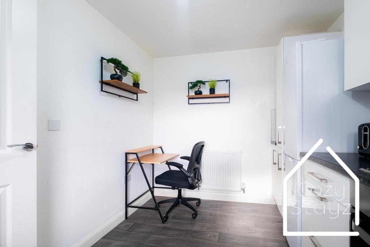 Holiday home Spacious 3 Bed With Parking, Pool Table, Tvs