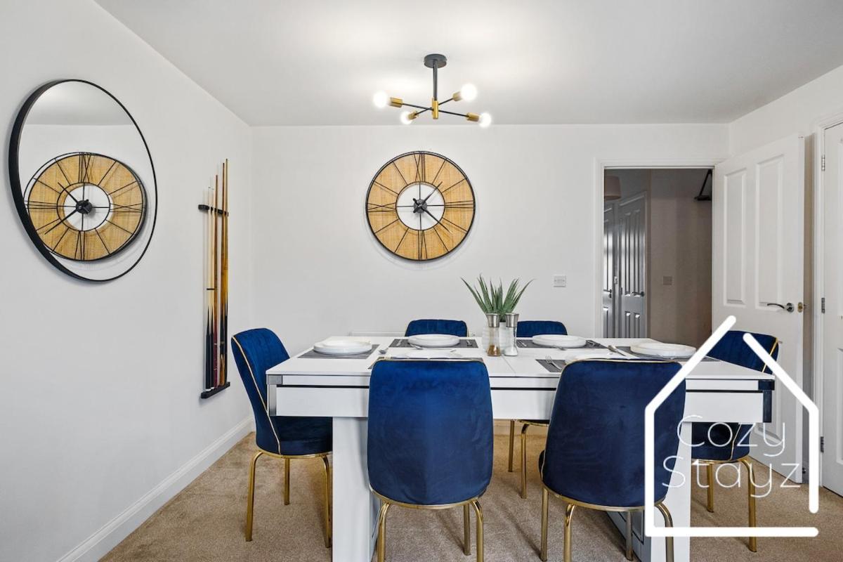 Spacious 3 Bed With Parking, Pool Table, Tvs Birmingham